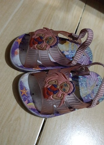 Kız Çocuk Pastel Renkli Baskılı Sandalet - Görsel 3