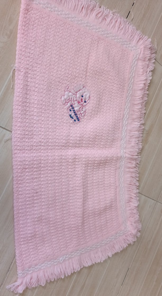 Pembe Nakışlı Örme Bebek Battaniyesi - Görsel 2