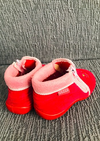 GEZER 24 Kız Çocuk Kırmızı Nakışlı Sıcak Ev Ayakkabısı - Görsel 3