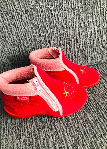 GEZER 24 Kız Çocuk Kırmızı Nakışlı Sıcak Ev Ayakkabısı - Görsel 2