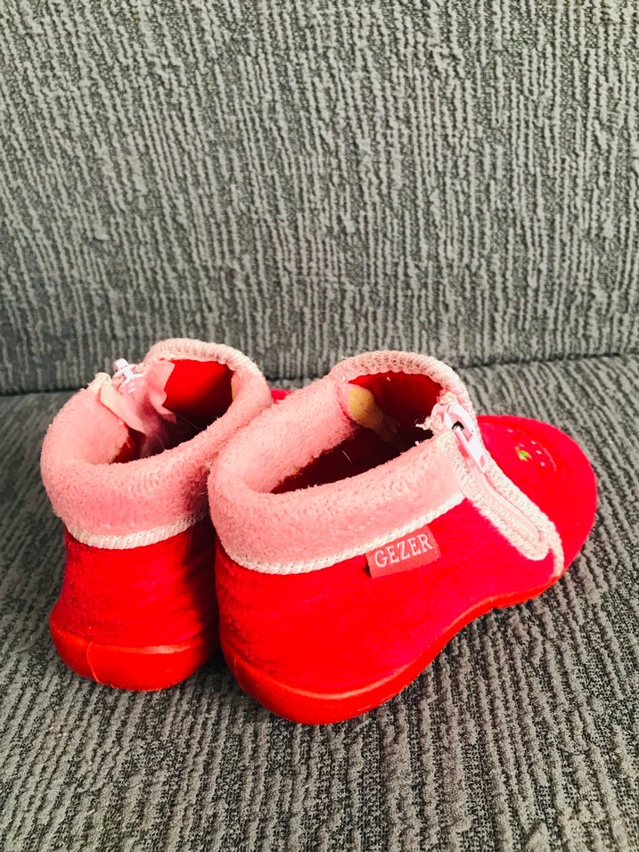 GEZER 24 Kız Çocuk Kırmızı Nakışlı Sıcak Ev Ayakkabısı - Görsel 3