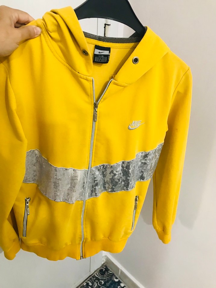 NIKE ORJİNAL Sarı Kadın Kapüşonlu Fermuarlı Sweatshirt - Görsel 2