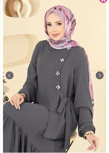 Koyugri  Uzun Önü taşlı Bağcıklı Tesettür Elbise - Görsel 4