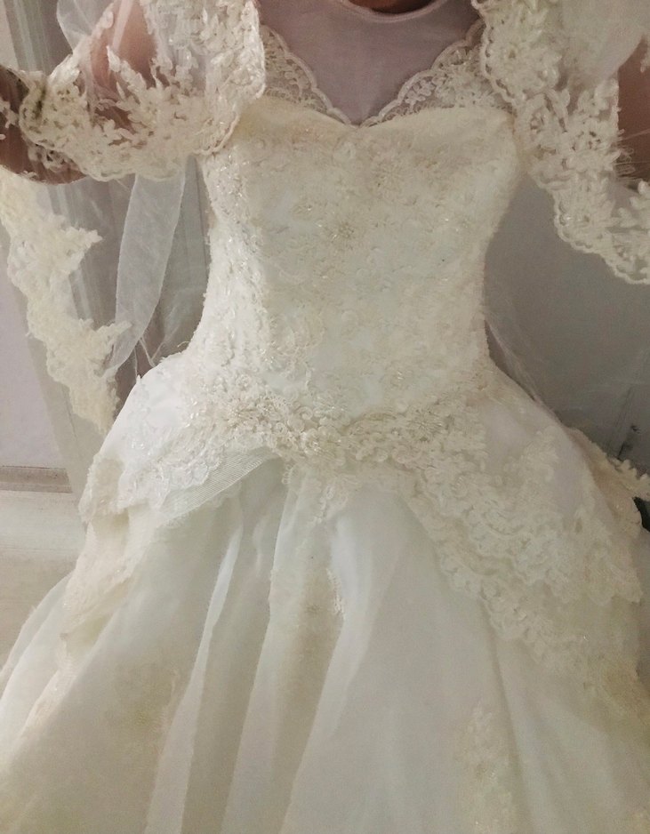 Vintage Dantel Detaylı Uzun Kollu Straplez Gelinlik - Görsel 4