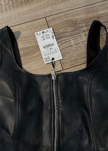 Zara Fermuarlı Siyah Deri Kadın Büstiyer