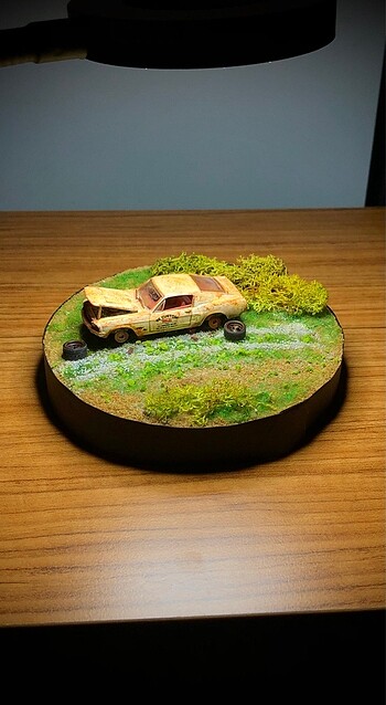 SS Customs diorama ve Mustang