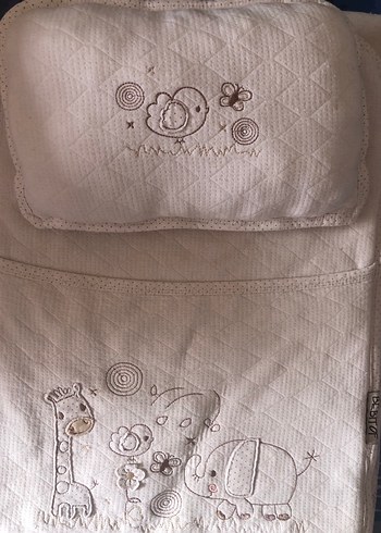 Beyaz Nakışlı Pamuk Bebek Battaniyesi - Görsel 4