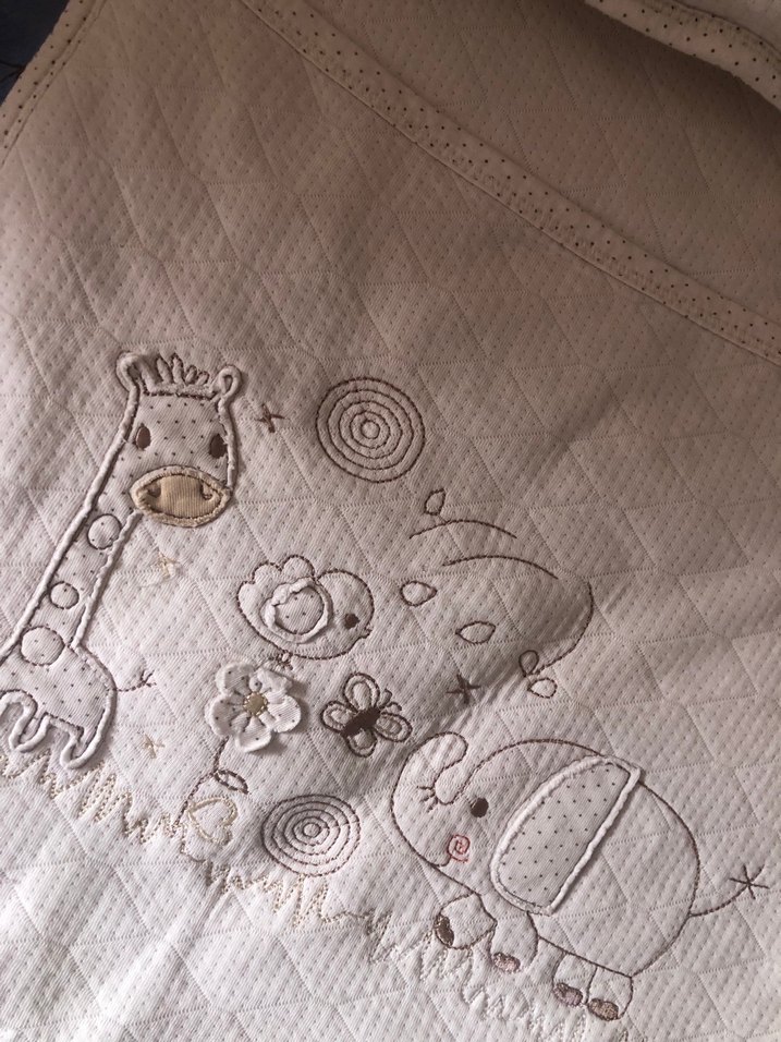 Beyaz Nakışlı Pamuk Bebek Battaniyesi - Görsel 2