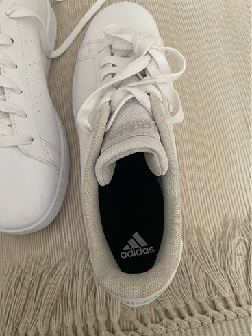 39,5 Beden beyaz Renk Sıfır giyilmemiş Adidas ayakkabı