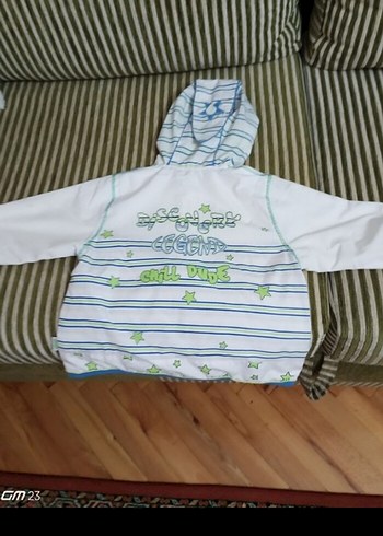 Kapüşonlu Erkek Çocuk Beyaz yağmurluk - Görsel 3