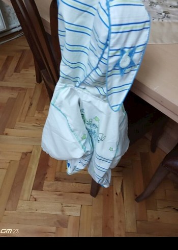 Kapüşonlu Erkek Çocuk Beyaz yağmurluk - Görsel 4