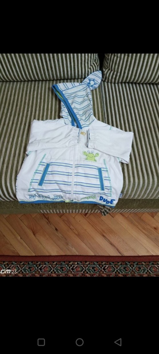 Kapüşonlu Erkek Çocuk Beyaz yağmurluk - Görsel 2