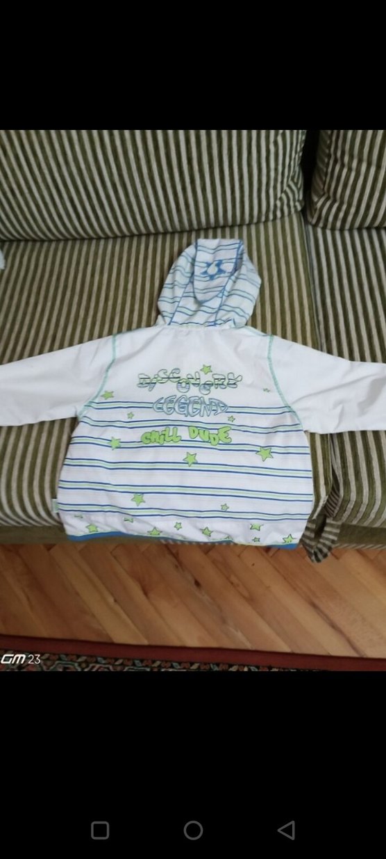 Kapüşonlu Erkek Çocuk Beyaz yağmurluk - Görsel 3