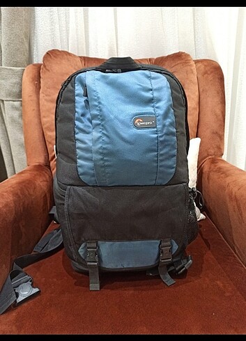 Lowepro marka fotoğraf makinesi çantası 