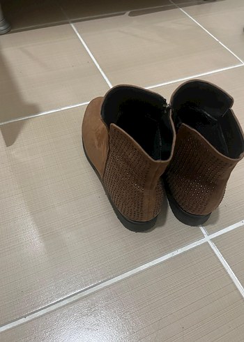 Kahverengi Süet Dolgu Topuklu Kadın Bot - Görsel 2