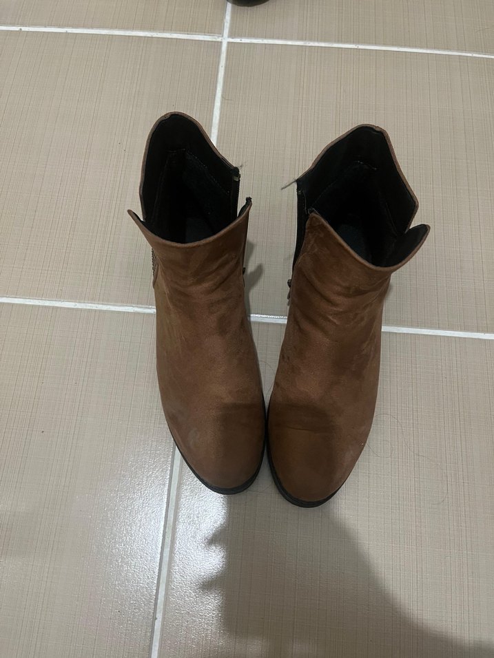 Kahverengi Süet Dolgu Topuklu Kadın Bot - Görsel 3