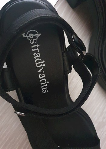 Siyah Toka Detaylı Dolgu Topuklu Kadın Sandalet - Görsel 5