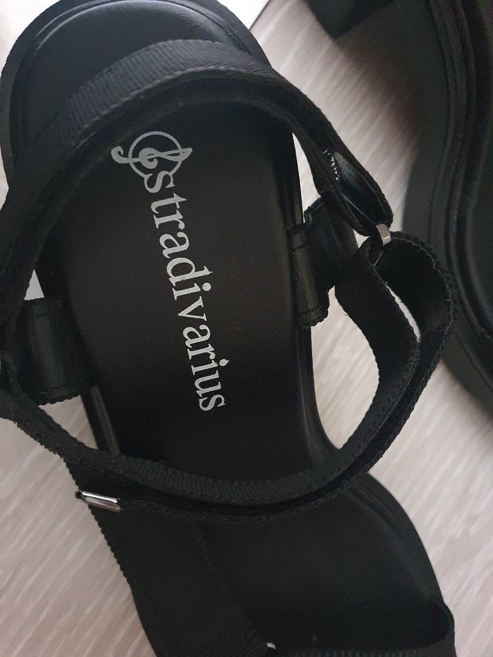 Siyah Toka Detaylı Dolgu Topuklu Kadın Sandalet - Görsel 5