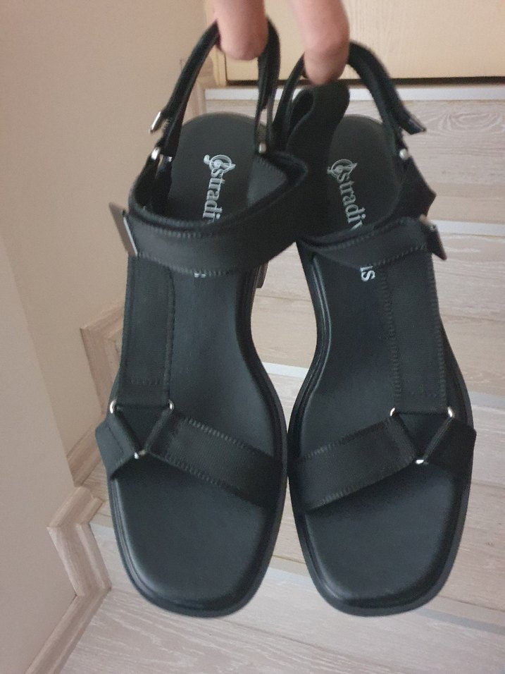 Siyah Toka Detaylı Dolgu Topuklu Kadın Sandalet - Görsel 2