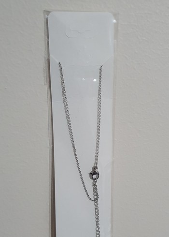 Gri Kelebek Detaylı Zincir Kolye - Görsel 2