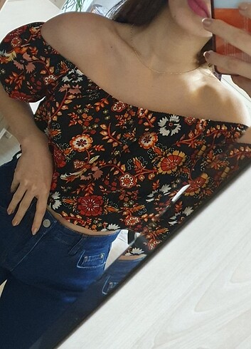 Omuz detaylı bluz