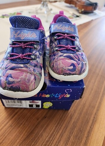 25 Beden pembe Renk SKECHERS S LİGHT KIZ ÇOCUK AYAKKABISI 25 NUMARA. Işıkları yanıyo