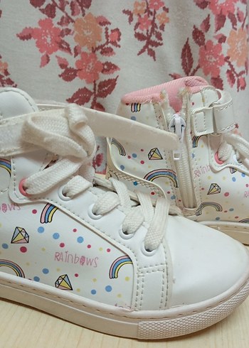 Kızlar için Beyaz Bağcıklı ve Cırtcırtlı Spor Ayakkabı - Görsel 5