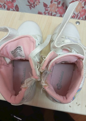 Kızlar için Beyaz Bağcıklı ve Cırtcırtlı Spor Ayakkabı - Görsel 2