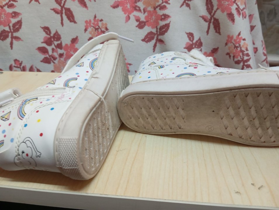 Kızlar için Beyaz Bağcıklı ve Cırtcırtlı Spor Ayakkabı - Görsel 4