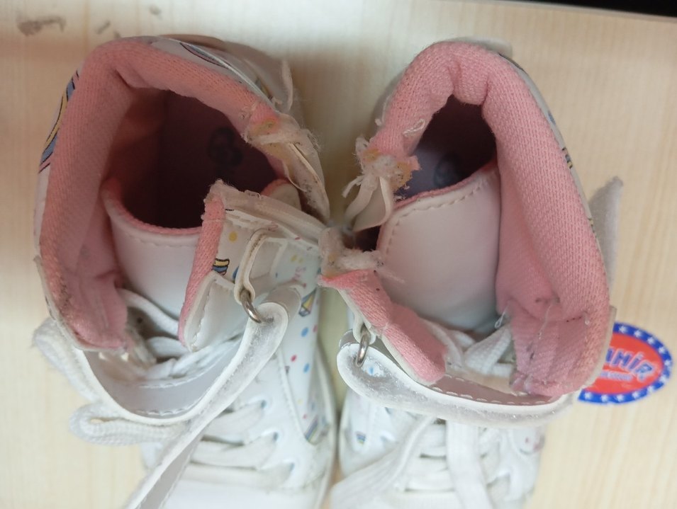 Kızlar için Beyaz Bağcıklı ve Cırtcırtlı Spor Ayakkabı - Görsel 3