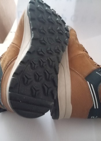 Kahverengi Erkek  çocuk  Bot - Görsel 3