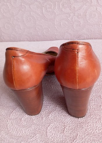 Klasik Taba Deri Dolgu Topuklu Kadın Ayakkabı - Görsel 4