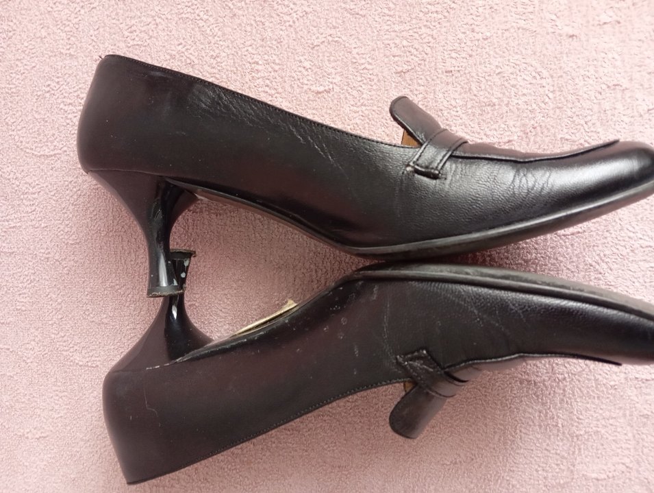 Siyah Deri Tokalı Klasik Kadın Ayakkabı - Görsel 4