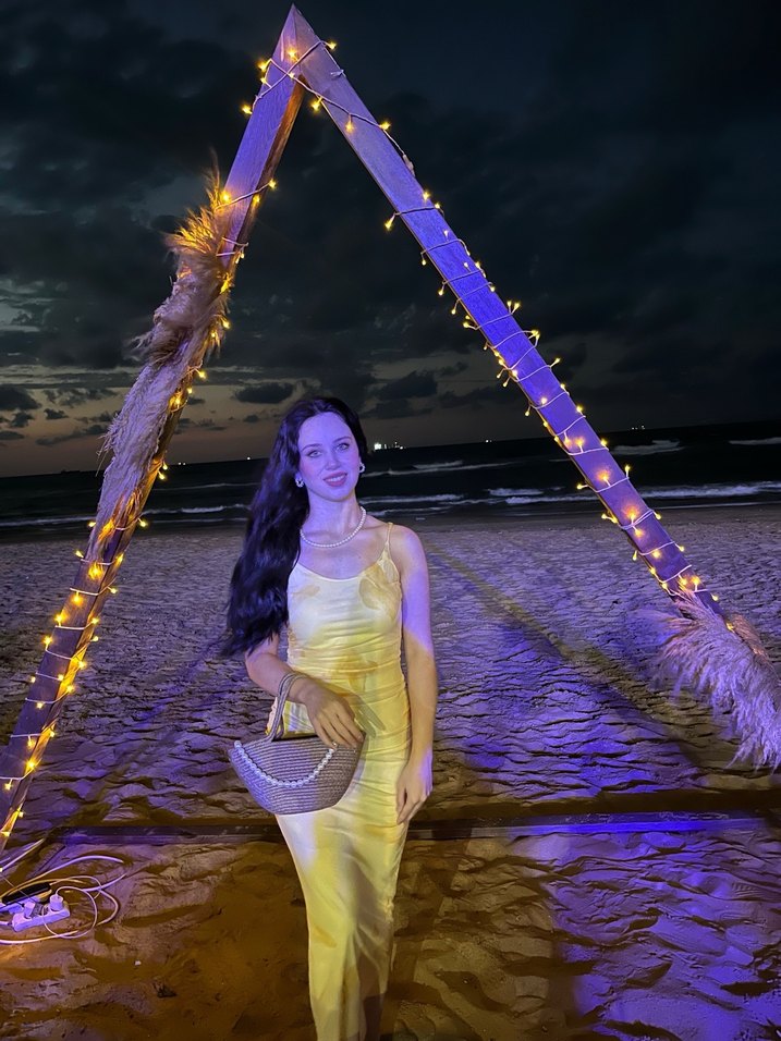 Sarı drapeli elbise - Görsel 2