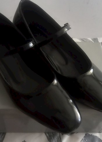 Siyah Rugan Tokalı Stiletto Kadın Klasik Ayakkabı