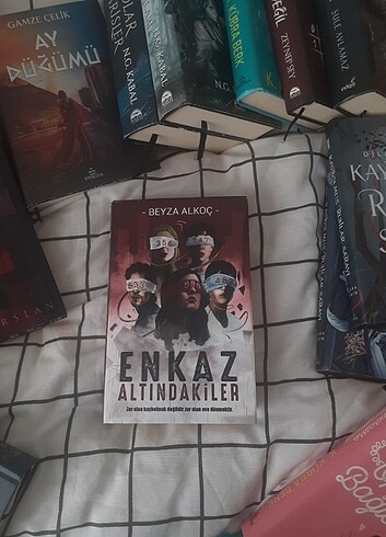 Beyza Alkoç-Enkaz Altındakiler