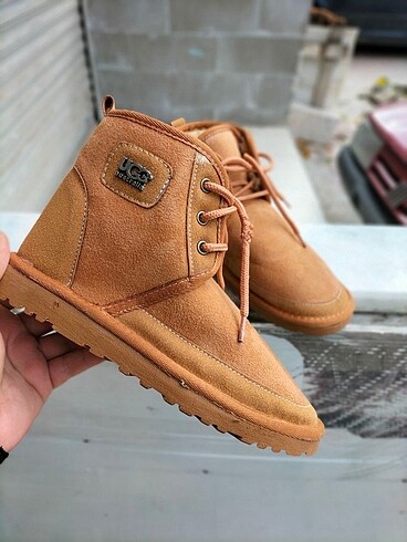 ugg bot taba