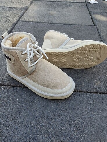 37 Beden ugg bot bej