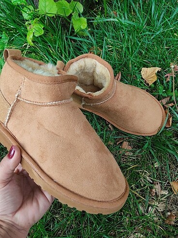 ugg bot