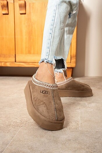 Ugg tazz