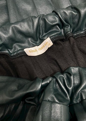 Deri Parlak Yeşil Pileli Uzun Etek - Görsel 2