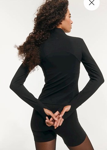 H&M Siyah Mini Spor Üstü, Uzun Kollu, Yüksek Yaka - Görsel 3