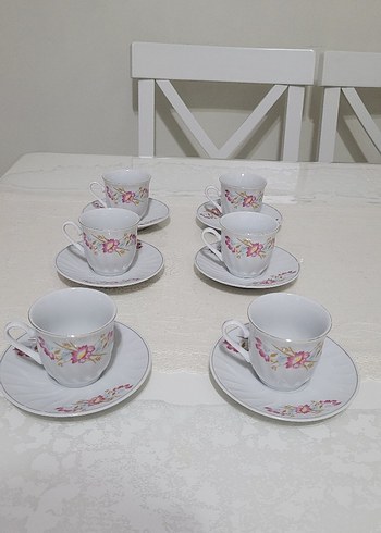Beyaz Çiçek Desenli Porselen Fincan Takımı - Görsel 3