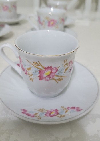 Beyaz Çiçek Desenli Porselen Fincan Takımı - Görsel 2