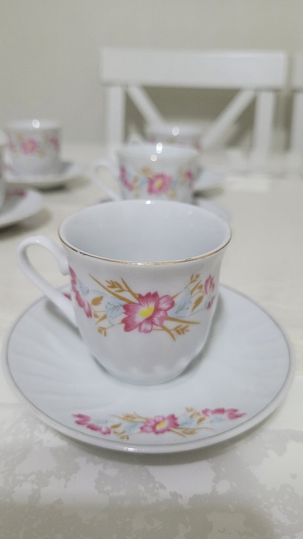 Beyaz Çiçek Desenli Porselen Fincan Takımı - Görsel 4