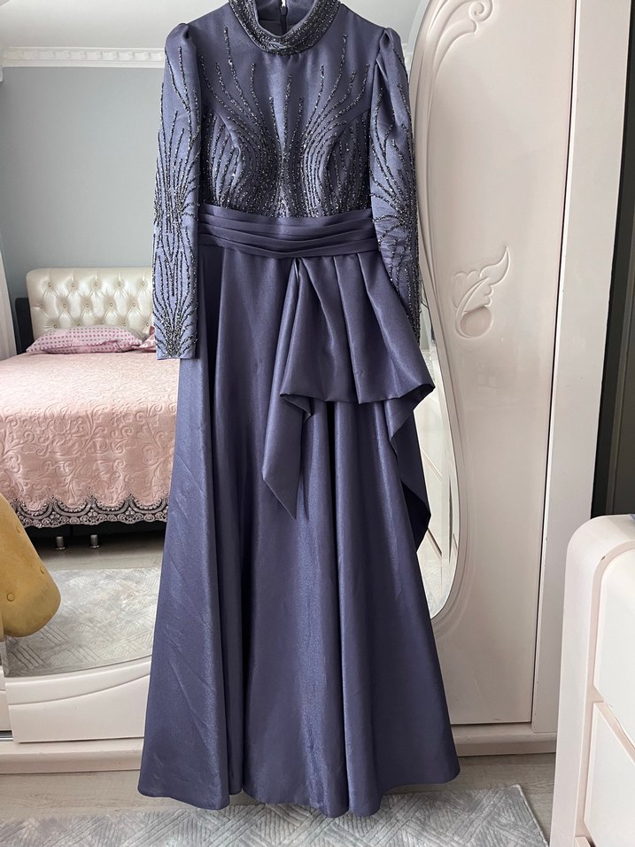 Hennin marka Uzun Kollu İşlemeli Mor Abiye elbise - Görsel 2