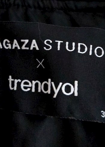 Cep Detaylı Siyah Kapüşonlu Midi Ceket - Görsel 2