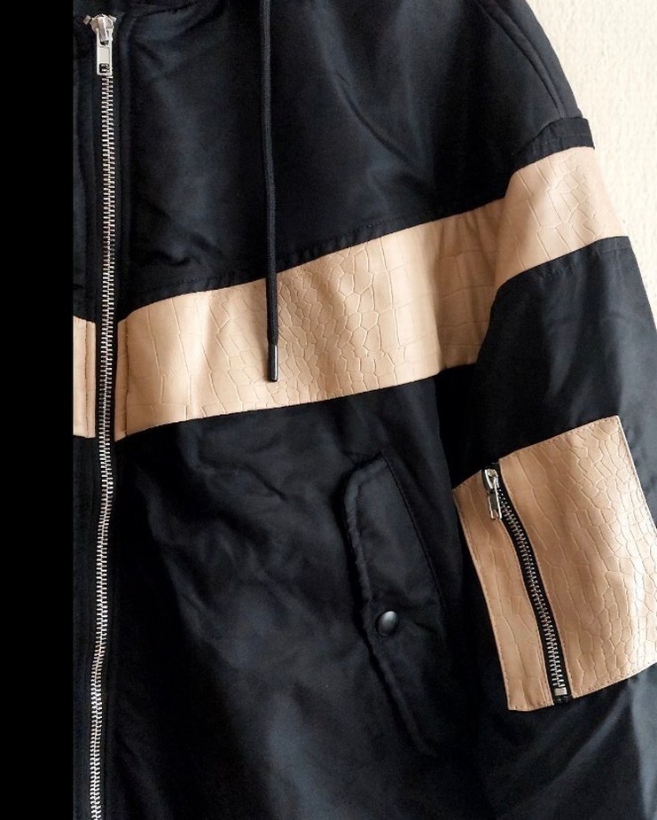 Cep Detaylı Siyah Kapüşonlu Midi Ceket - Görsel 3