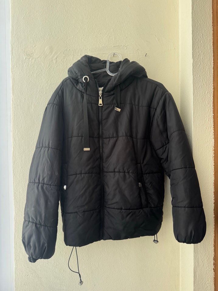 Siyah Kapüşonlu Fermuarlı Kış Montu - Görsel 3