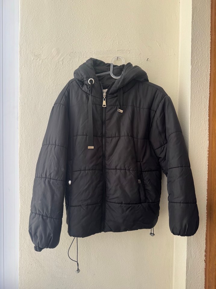 Siyah Kapüşonlu Fermuarlı Kış Montu - Görsel 2